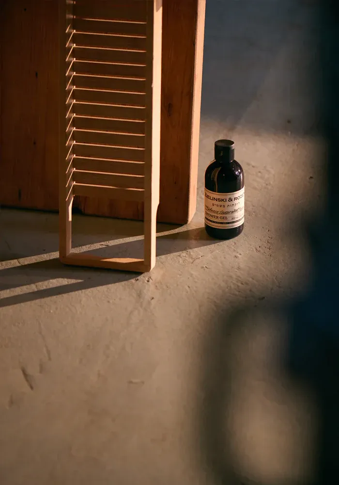 Gel Douche Tabac, Bois De Cèdre, Poivre 300ml – Image 3